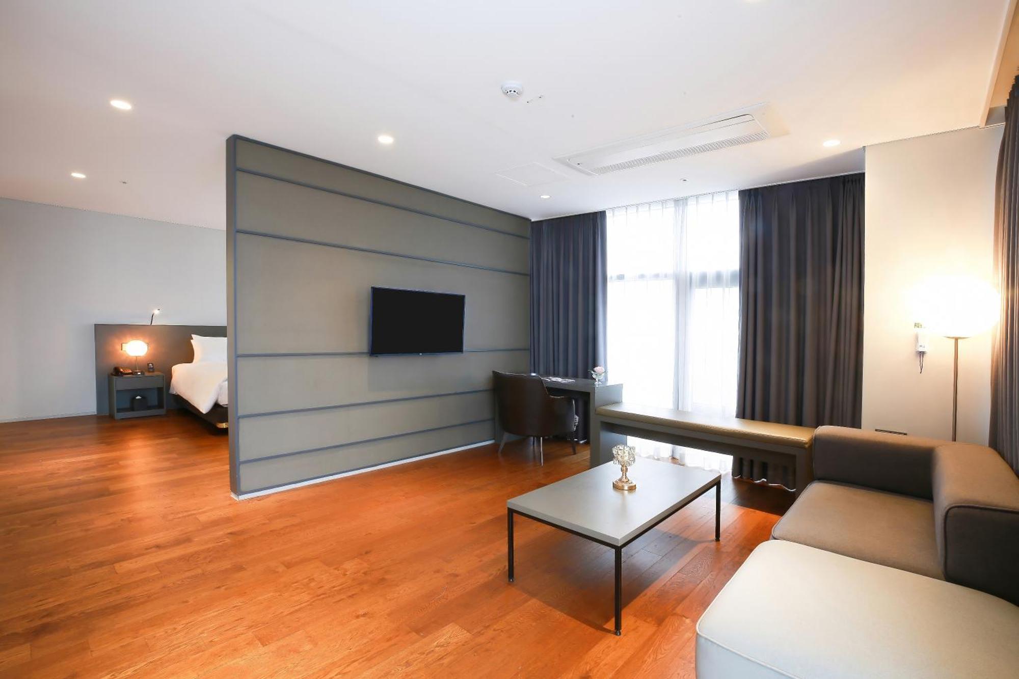 Westernlife Hotel Iksan Room photo